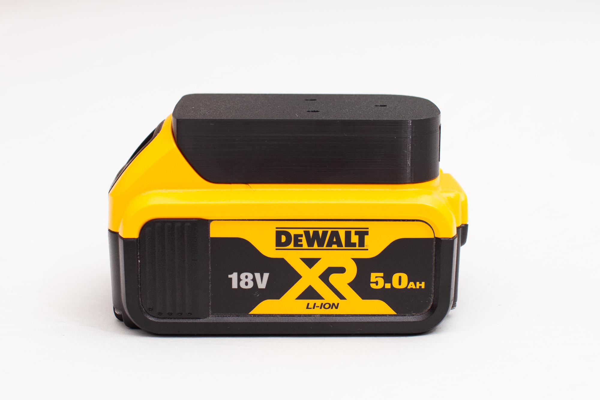 Uchwyt na akumulator DeWalt 54V FlexVolt widok z boku