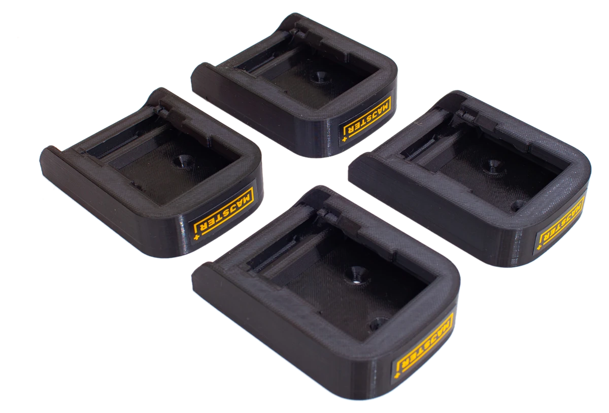 Uchwyty na akumulatory DeWalt XR — druk PETG